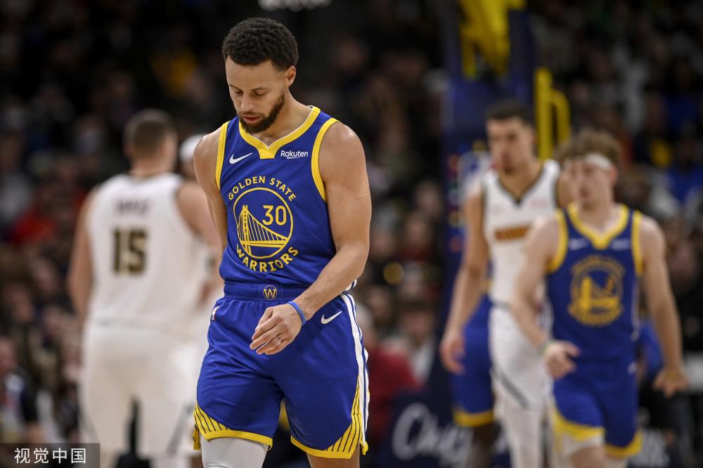 西蒙斯的背 西蒙斯的背